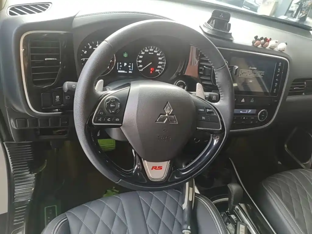 Mitsubishi Outlander 2022 — фото 11