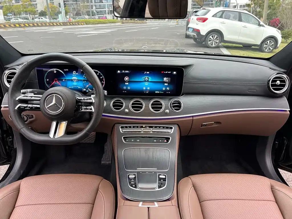 Mercedes-Benz E-Class 2023 — фото 6