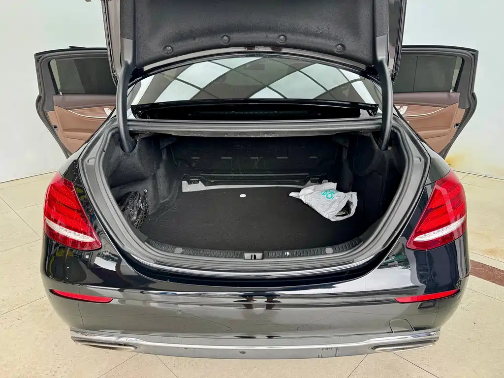 Mercedes-Benz E-Class 2020 — фото 25