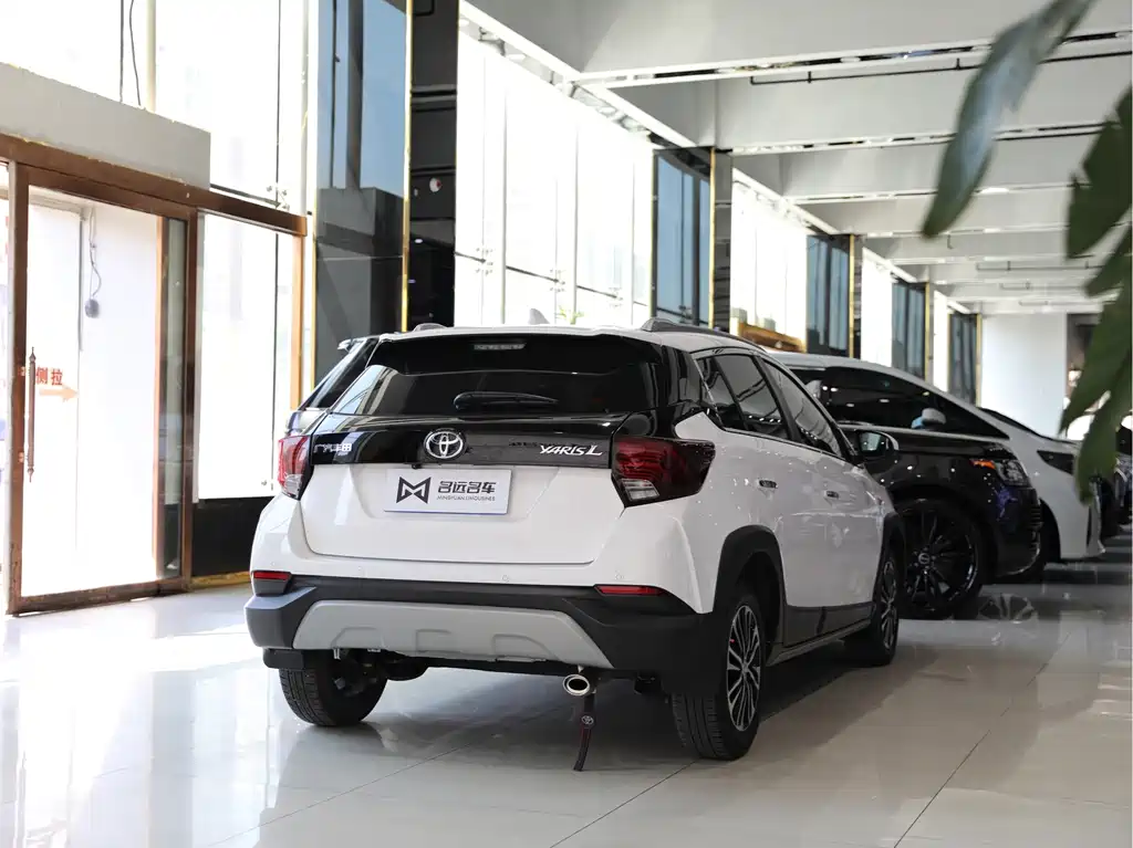 Toyota Yaris L 2023 — фото 17