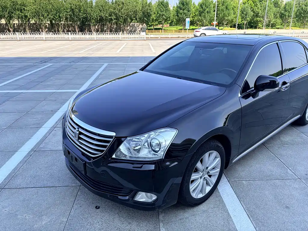 Toyota Crown 2010