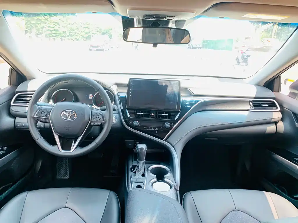 Toyota Camry 2022 — фото 13