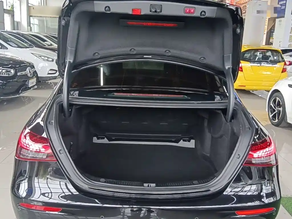 Mercedes-Benz E-Class 2022 — фото 19
