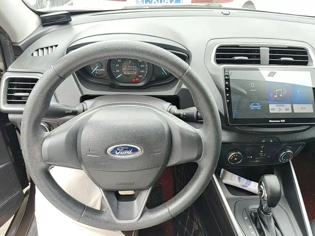 Ford Escort 2018 — фото 10