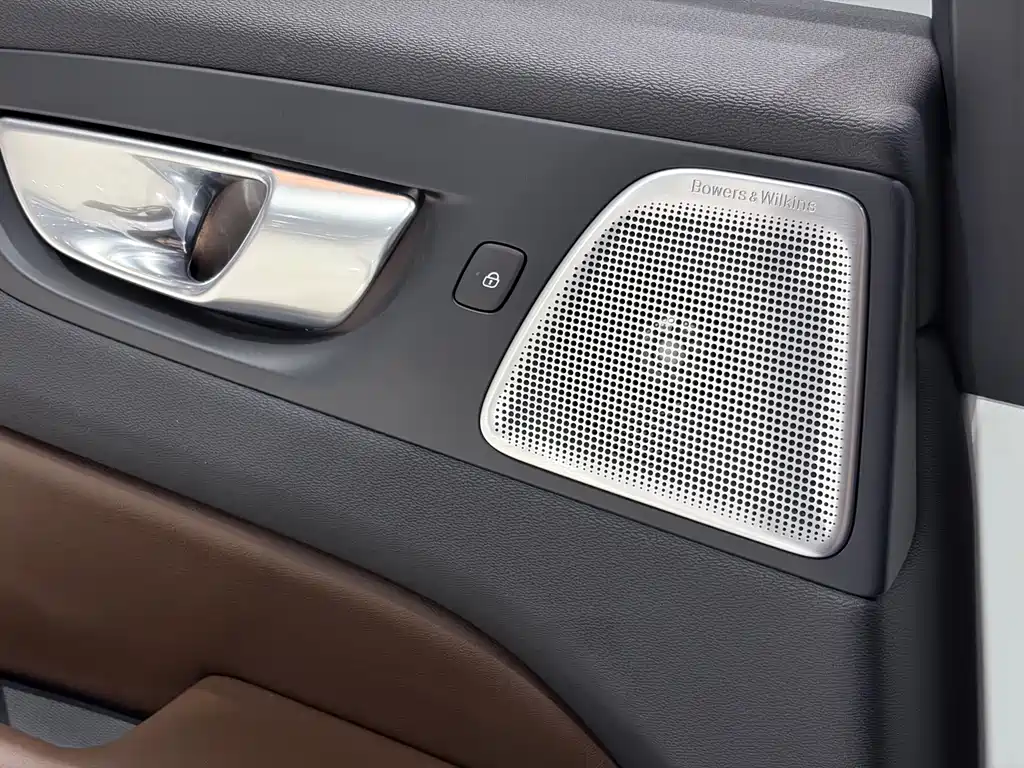 Volvo XC60 PHEV 2024 — фото 17