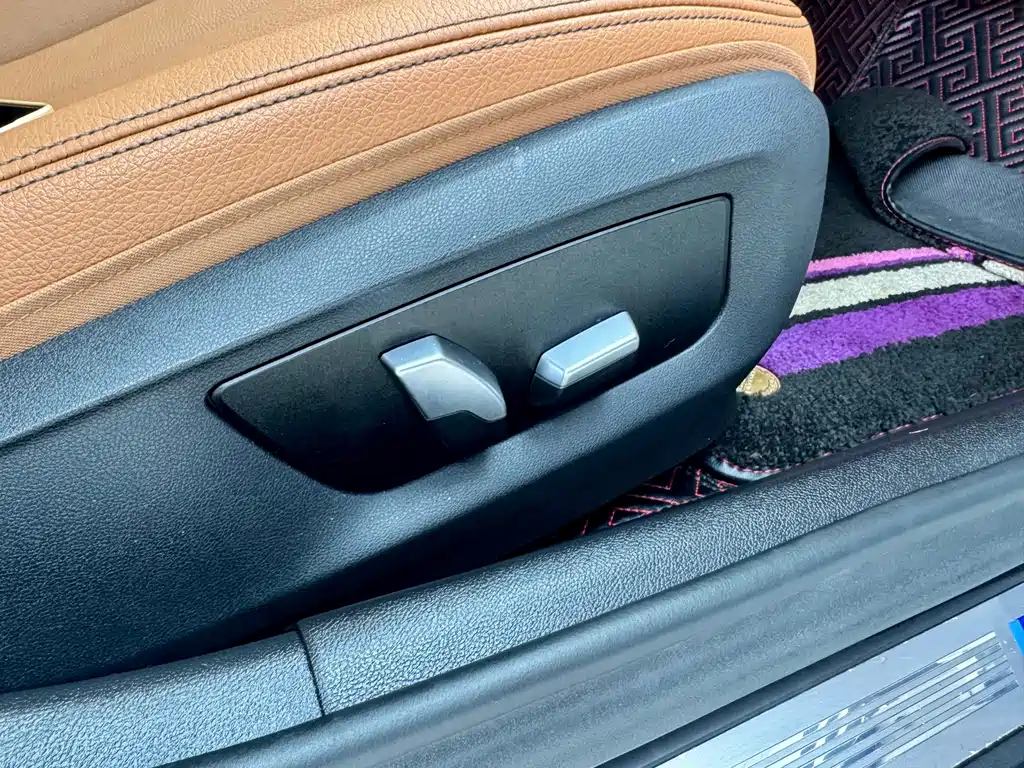 BMW 5 Series 2018 — фото 16