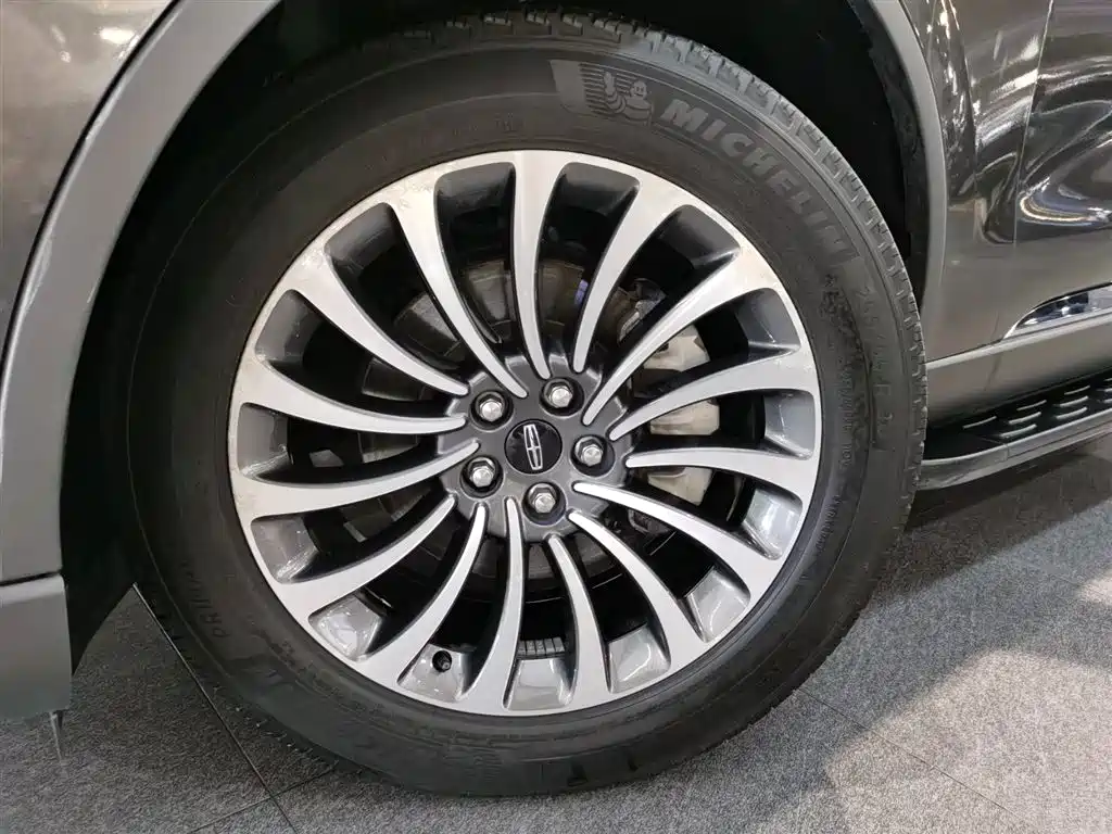 Lincoln Aviator 2020 — фото 17