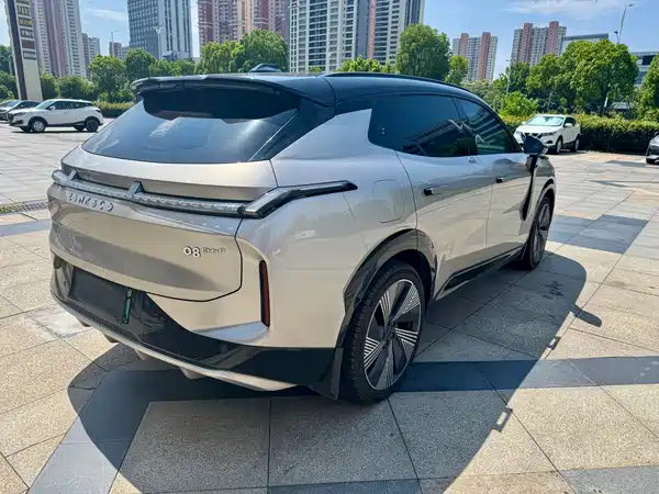Lynk & Co 08 EM-P 2023