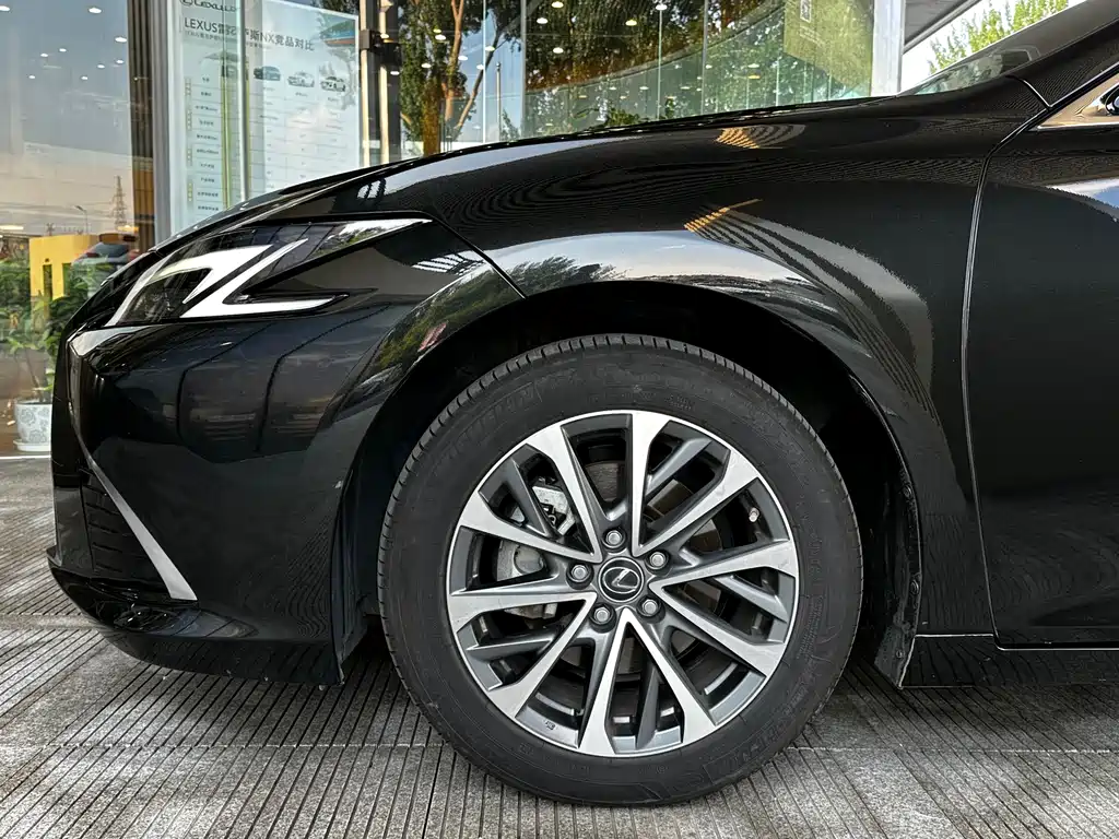Lexus ES 2025 — фото 13