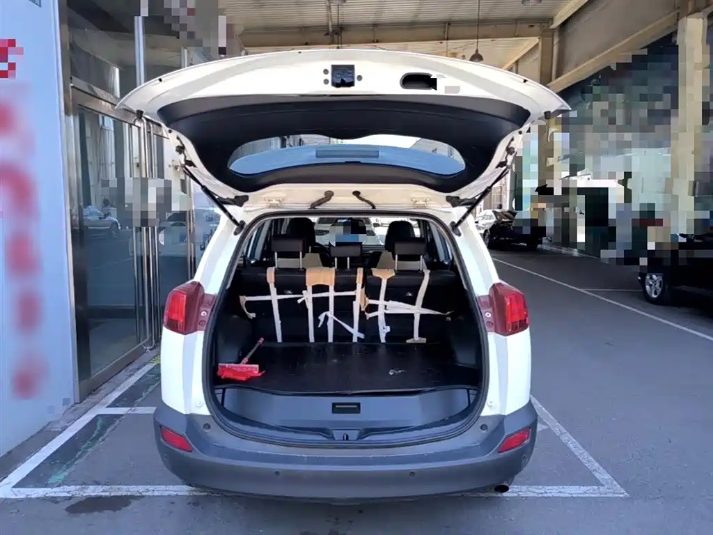 Toyota RAV4 2015 — фото 19