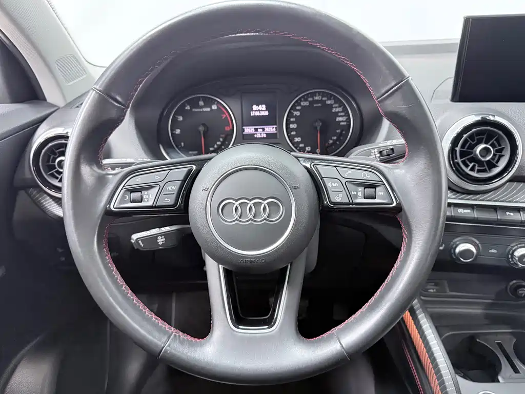Audi Q2L 2023 — фото 12