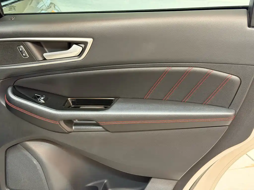 Ford Edge 2020 — фото 15