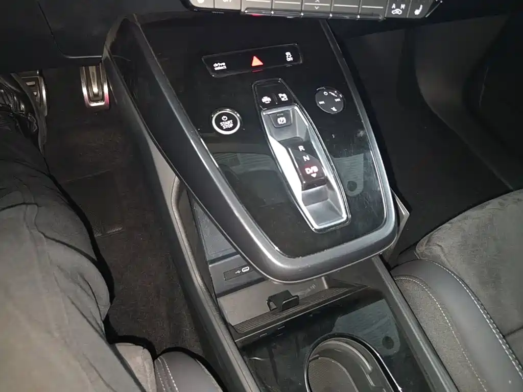 Audi Q4 E-Tron 2023 — фото 21
