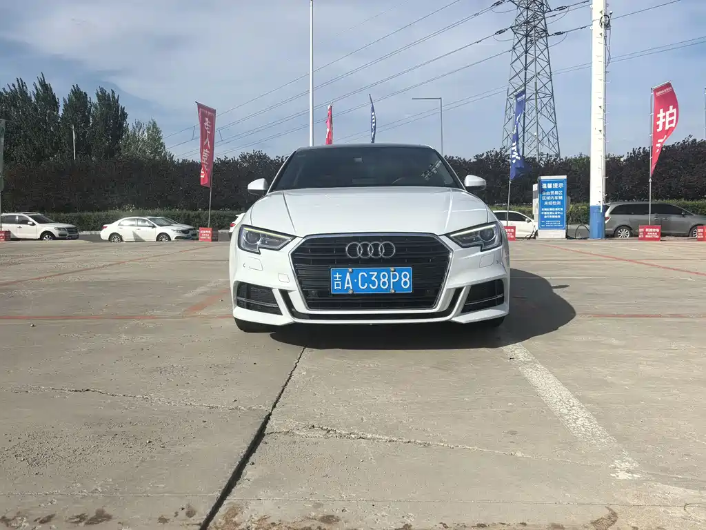 Audi A3 2018 — фото 2