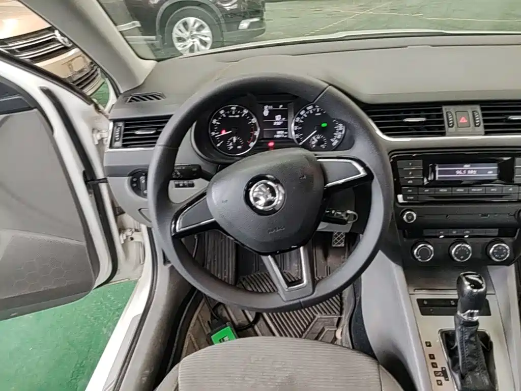 Skoda Octavia 2015 — фото 11