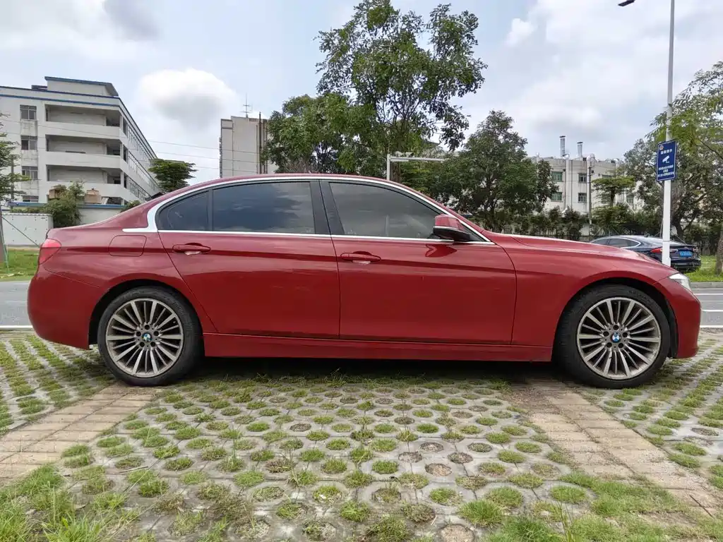 BMW 3 Series 2019 — фото 16