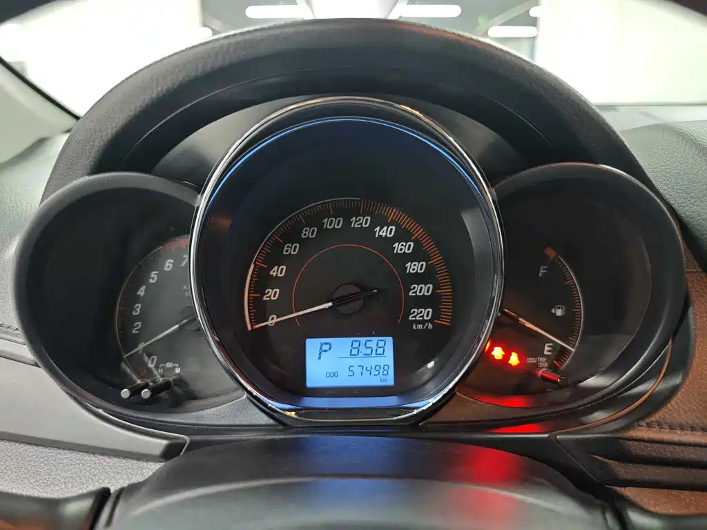 Toyota Yaris L 2021 — фото 12
