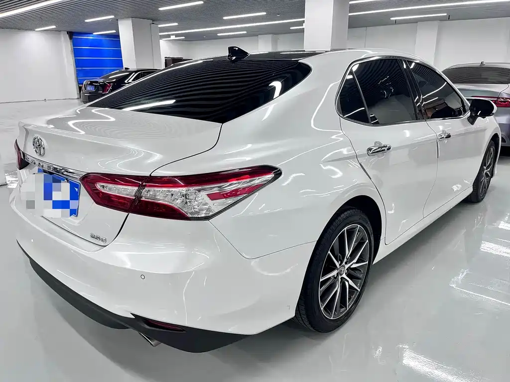 Toyota Camry 2020 — фото 10