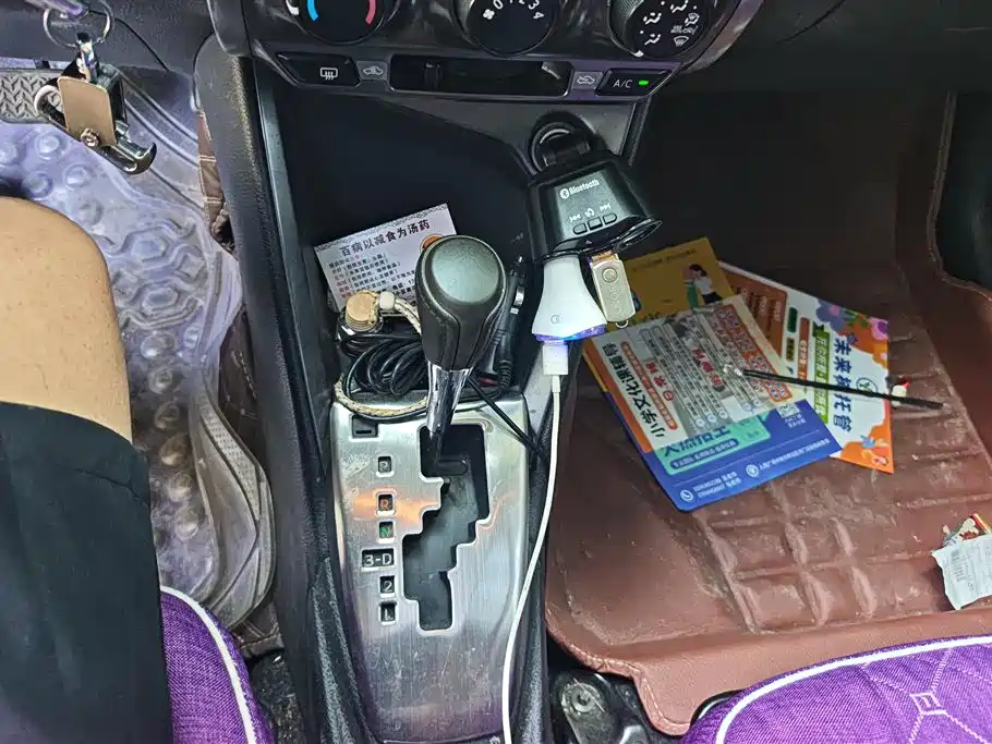 Toyota Yaris L 2015 — фото 16