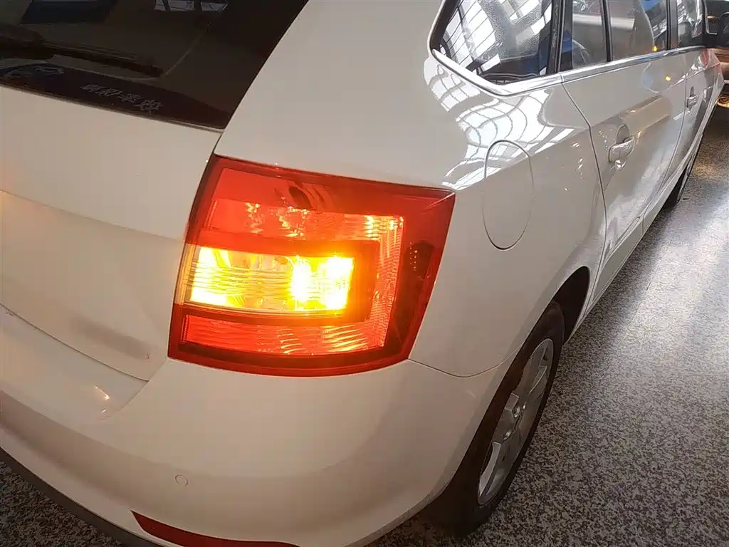 Skoda Rapid Spaceback 2019 — фото 24