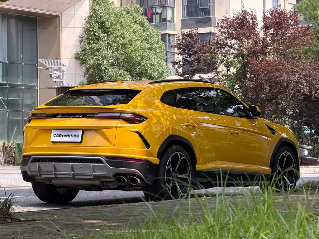 Lamborghini Urus 2019 — фото 24