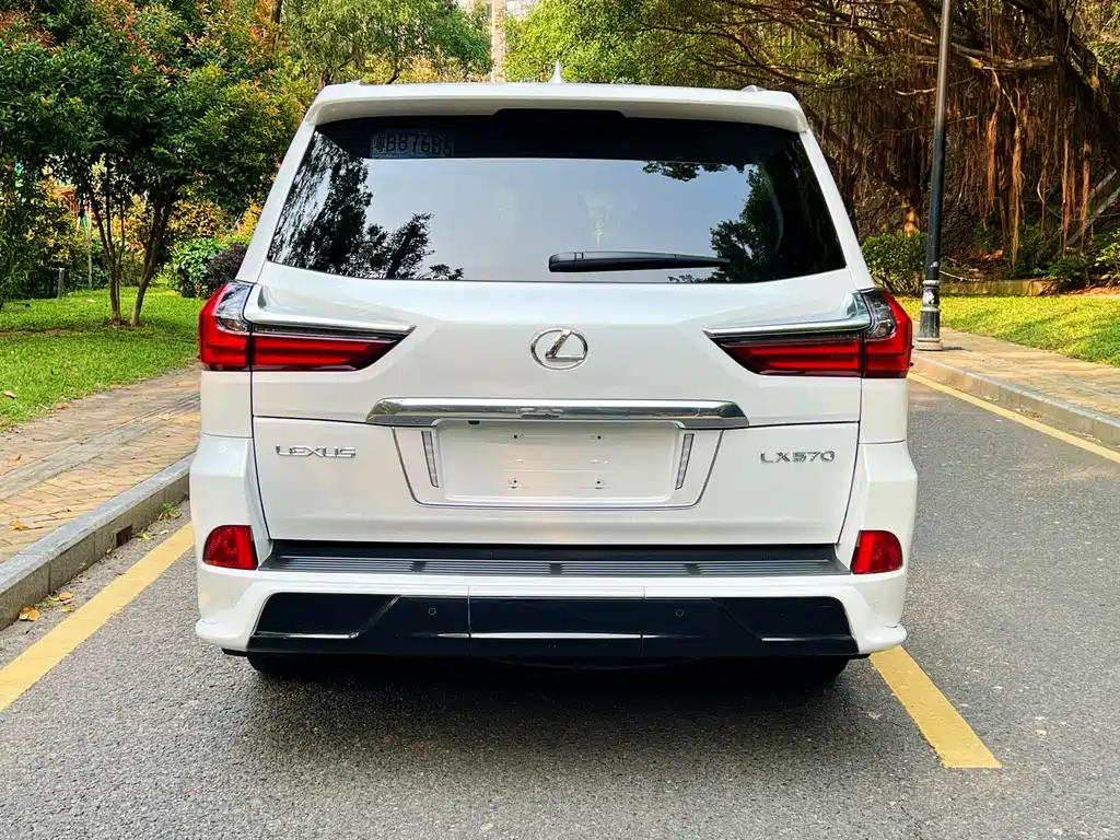 Lexus LX 2018 — фото 20