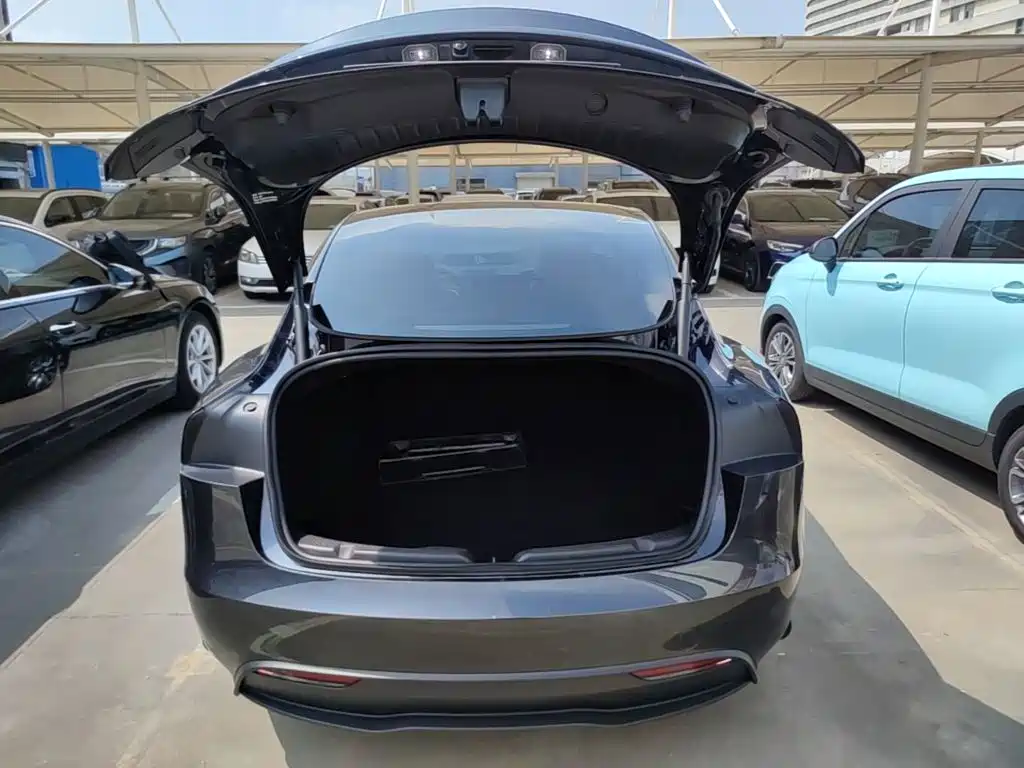 Tesla Model 3 2025 — фото 19