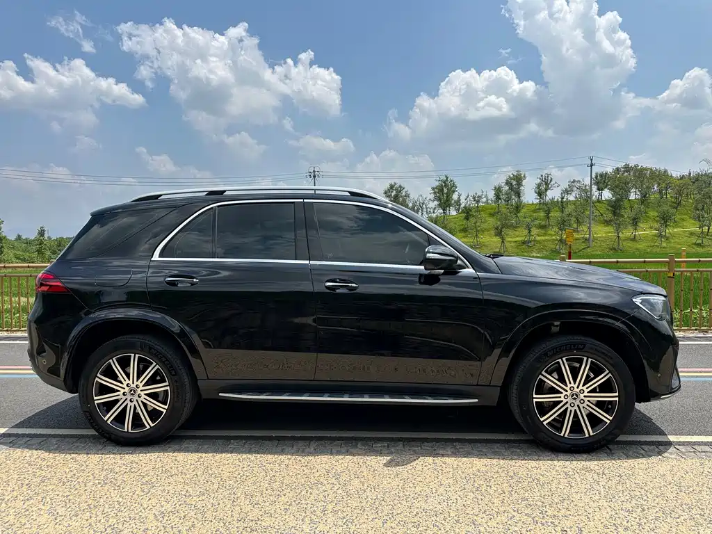 Mercedes-Benz GLE 2025