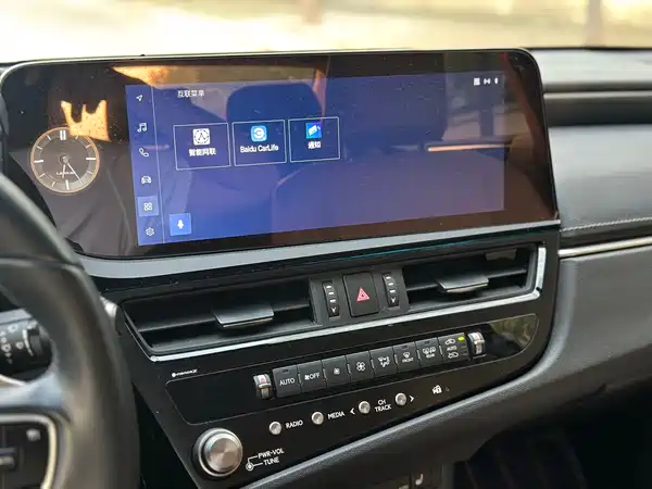 Lexus ES 2022