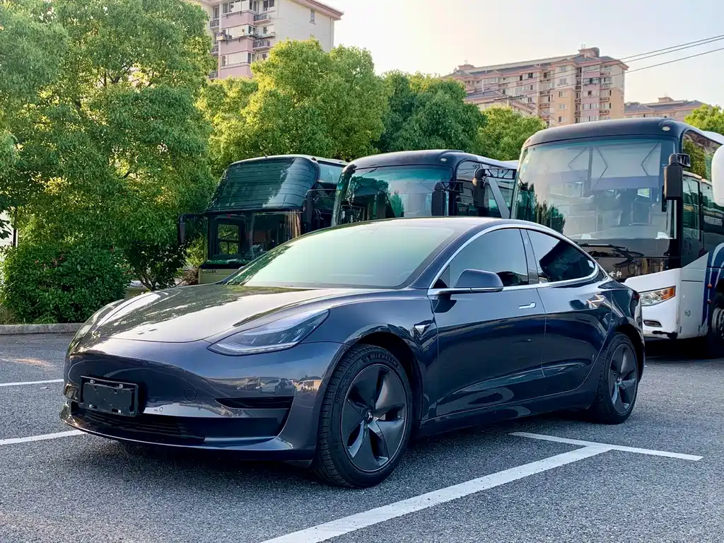 Tesla Model 3 2020 — фото 1