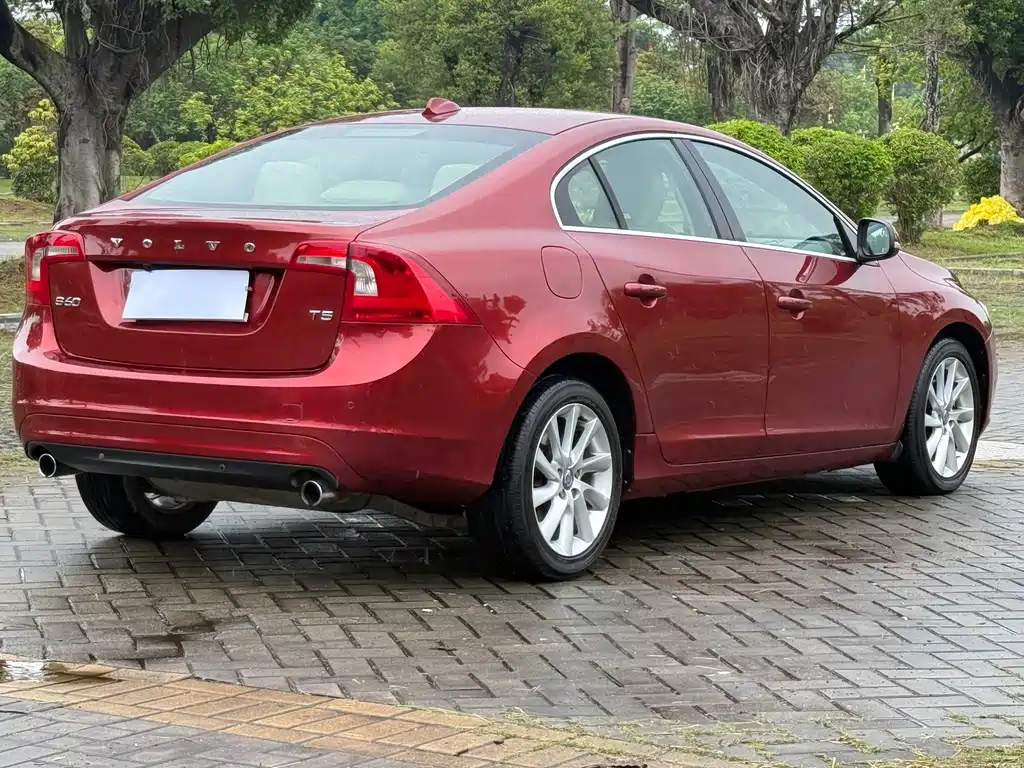 Volvo S60 2013 — фото 10