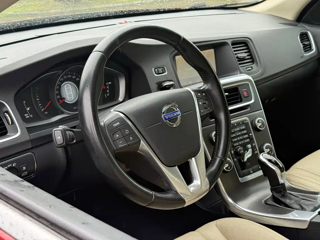 Volvo S60 2013 — фото 15