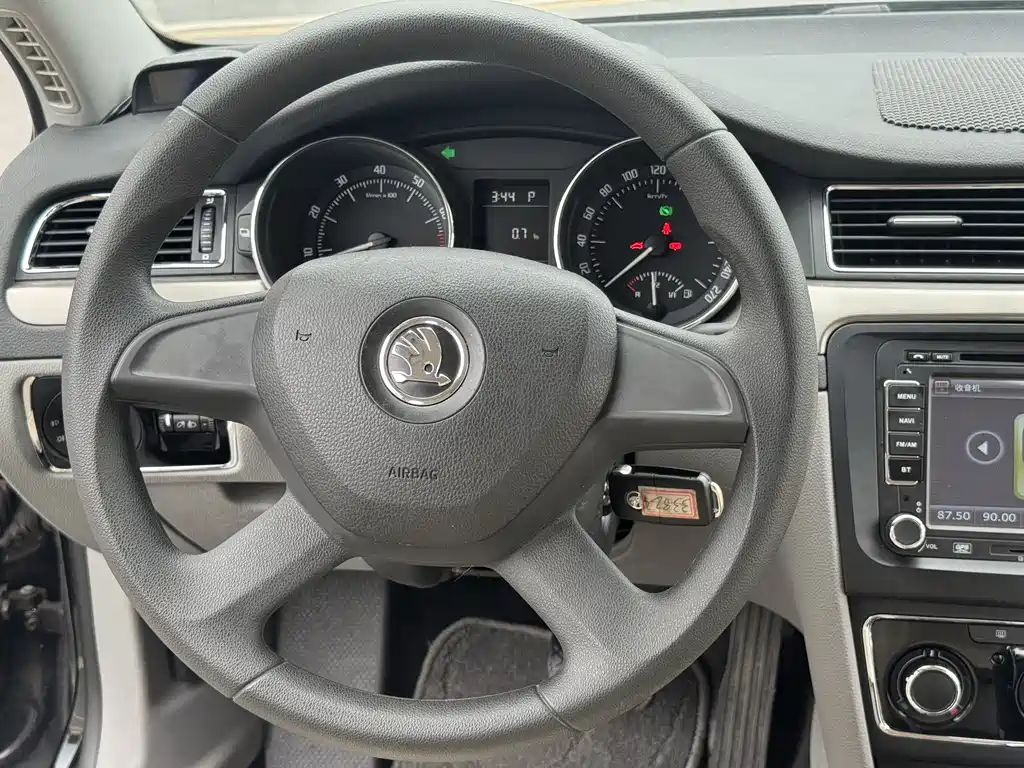 Skoda Superb 2013 — фото 23