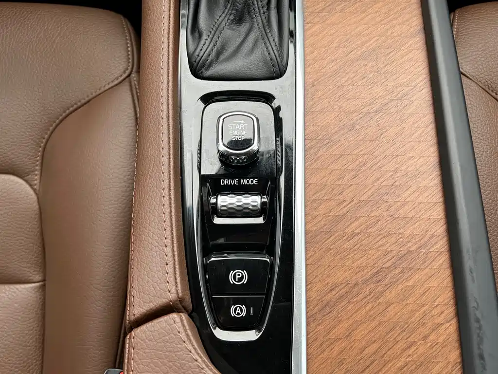 Volvo XC90 2019 — фото 11