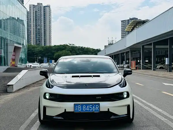 Lynk & Co 03 2020