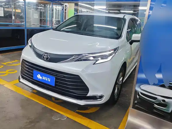 Toyota Sienna 2025