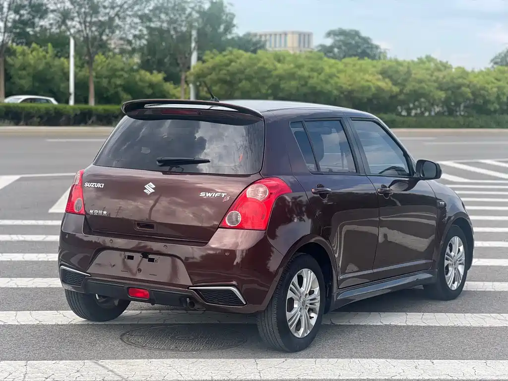 Suzuki Swift 2014 — фото 19