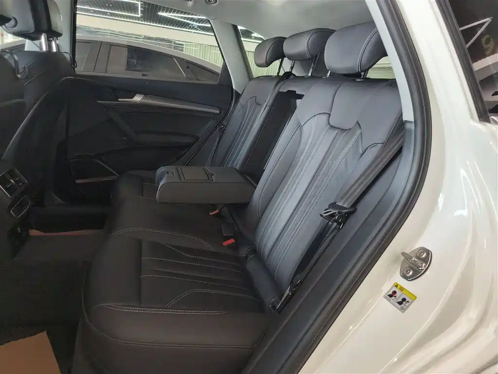 Audi Q5L 2023 — фото 13