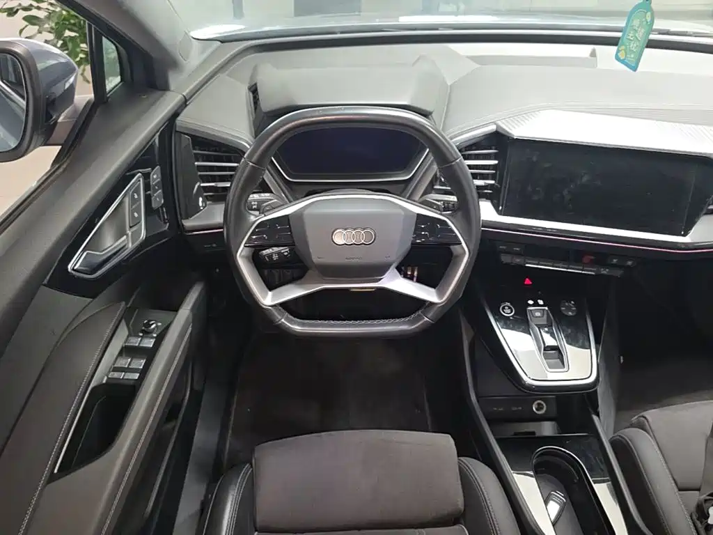 Audi Q4 E-Tron 2023 — фото 17
