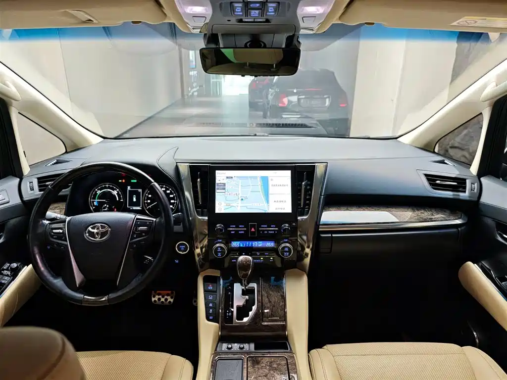 Toyota Alphard 2022 — фото 13