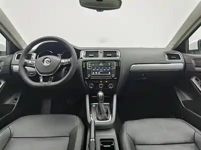 Volkswagen Sagitar 2018