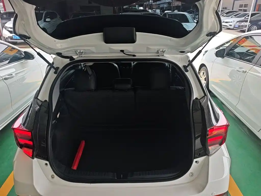 Toyota Yaris L 2021 — фото 19
