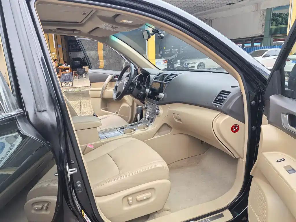 Toyota Highlander 2014 — фото 12