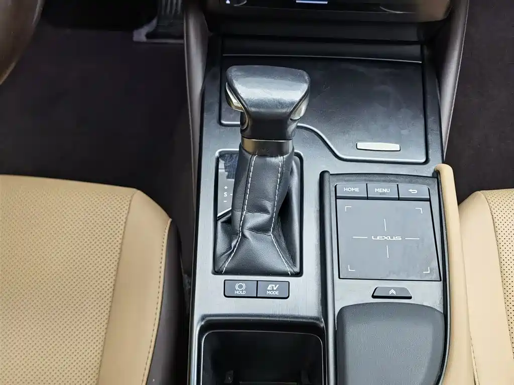 Lexus ES 2021 — фото 13