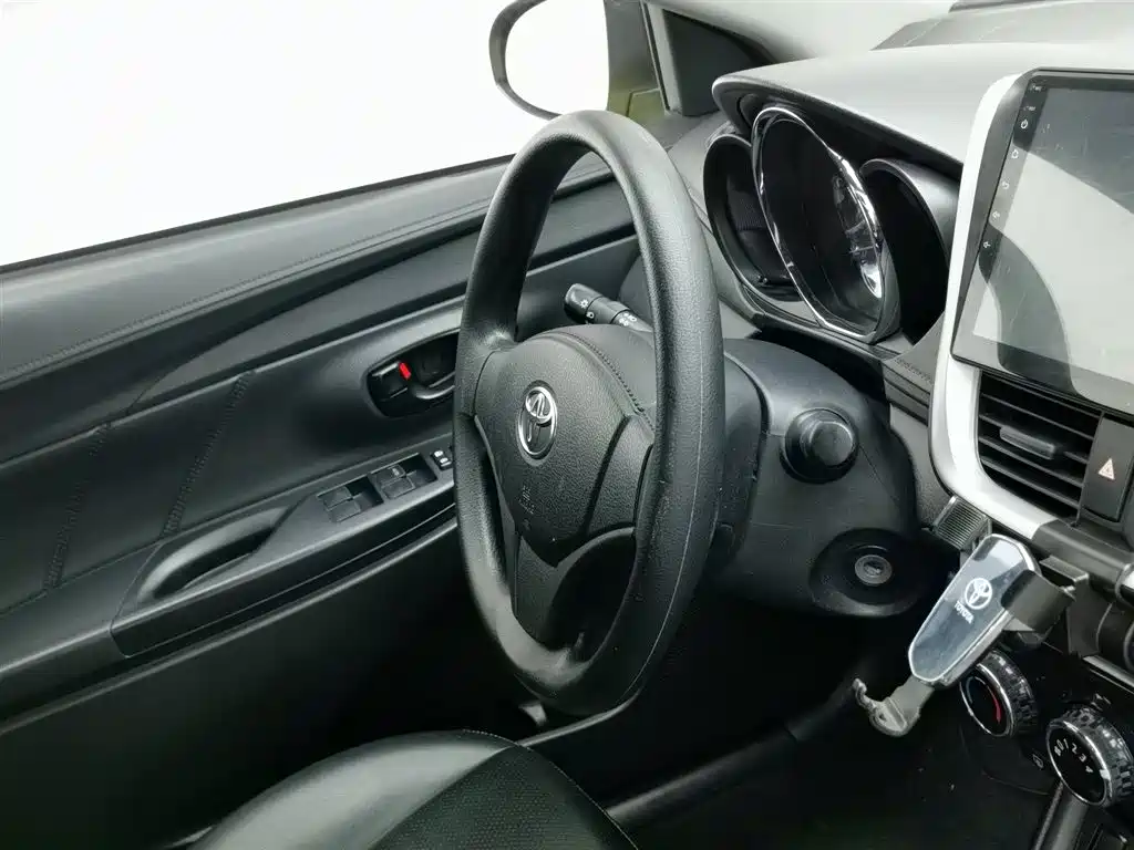 Toyota Yaris L 2019 — фото 22