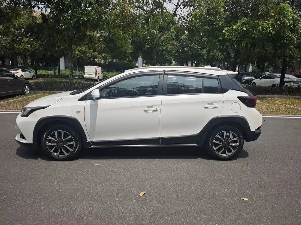 Toyota Yaris L 2020 — фото 7