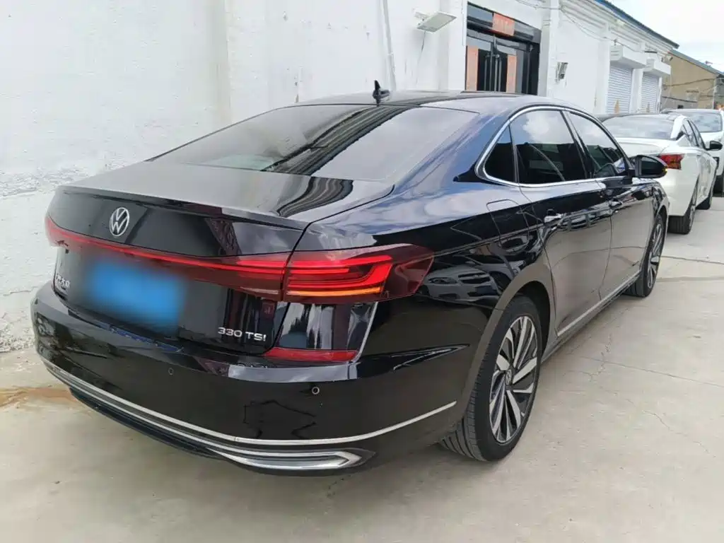 Volkswagen Passat 2023 — фото 7