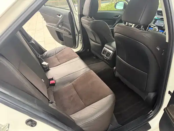 Toyota Reiz 2014