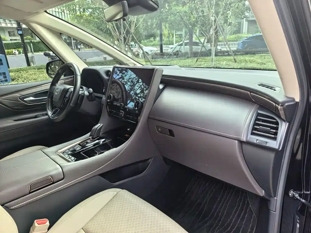 Toyota Alphard 2024 — фото 10