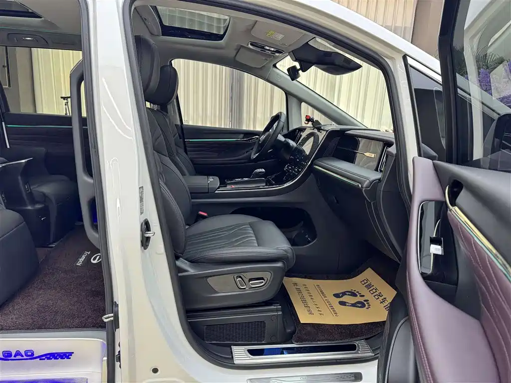 GAC Motor Trumpchi M8 2024 — фото 15